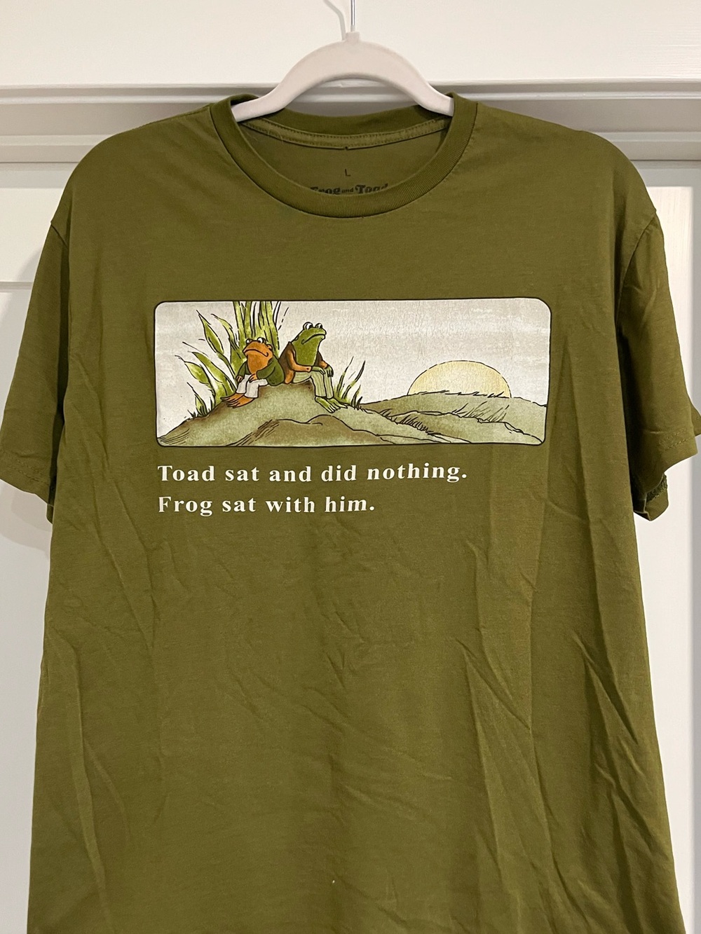 Olive Graphic Crewneck Tee with Toad & Frog Illustration